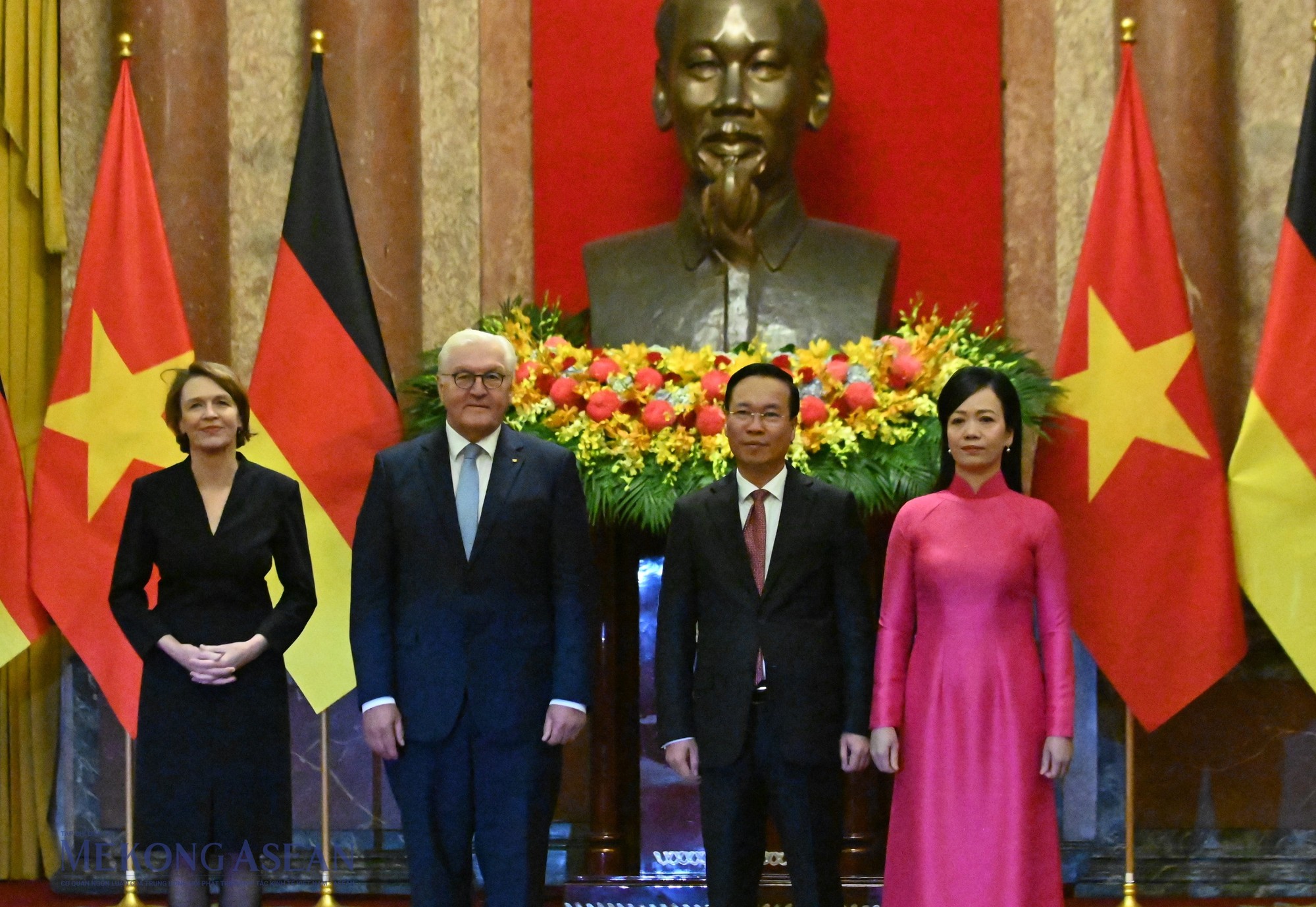 Chủ tịch nước Võ Văn Thưởng và Phu nhân đón Tổng thống Đức Frank-Walter Steinmeier và Phu nhân. Ảnh: Đỗ Thảo Chủ tịch nước Võ Văn Thưởng và Phu nhân đón Tổng thống Đức Frank-Walter Steinmeier và Phu nhân. Ảnh: Đỗ Thảo