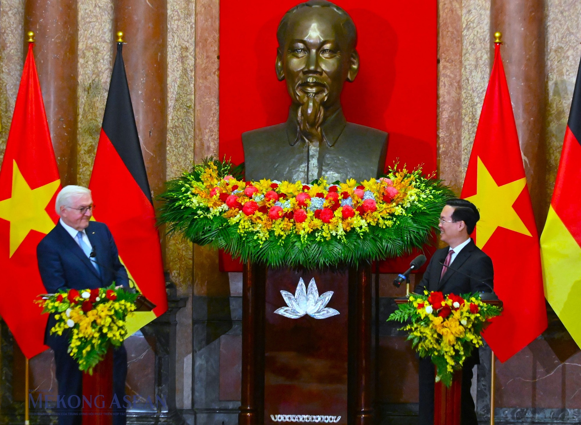Chủ tịch nước Võ Văn Thưởng và Tổng thống Đức Frank-Walter Steinmeier tại cuộc gặp gỡ báo chí sau hội đàm. Ảnh: Đỗ Thảo Chủ tịch nước Võ Văn Thưởng và Tổng thống Đức Frank-Walter Steinmeier tại cuộc gặp gỡ báo chí sau hội đàm. Ảnh: Đỗ Thảo