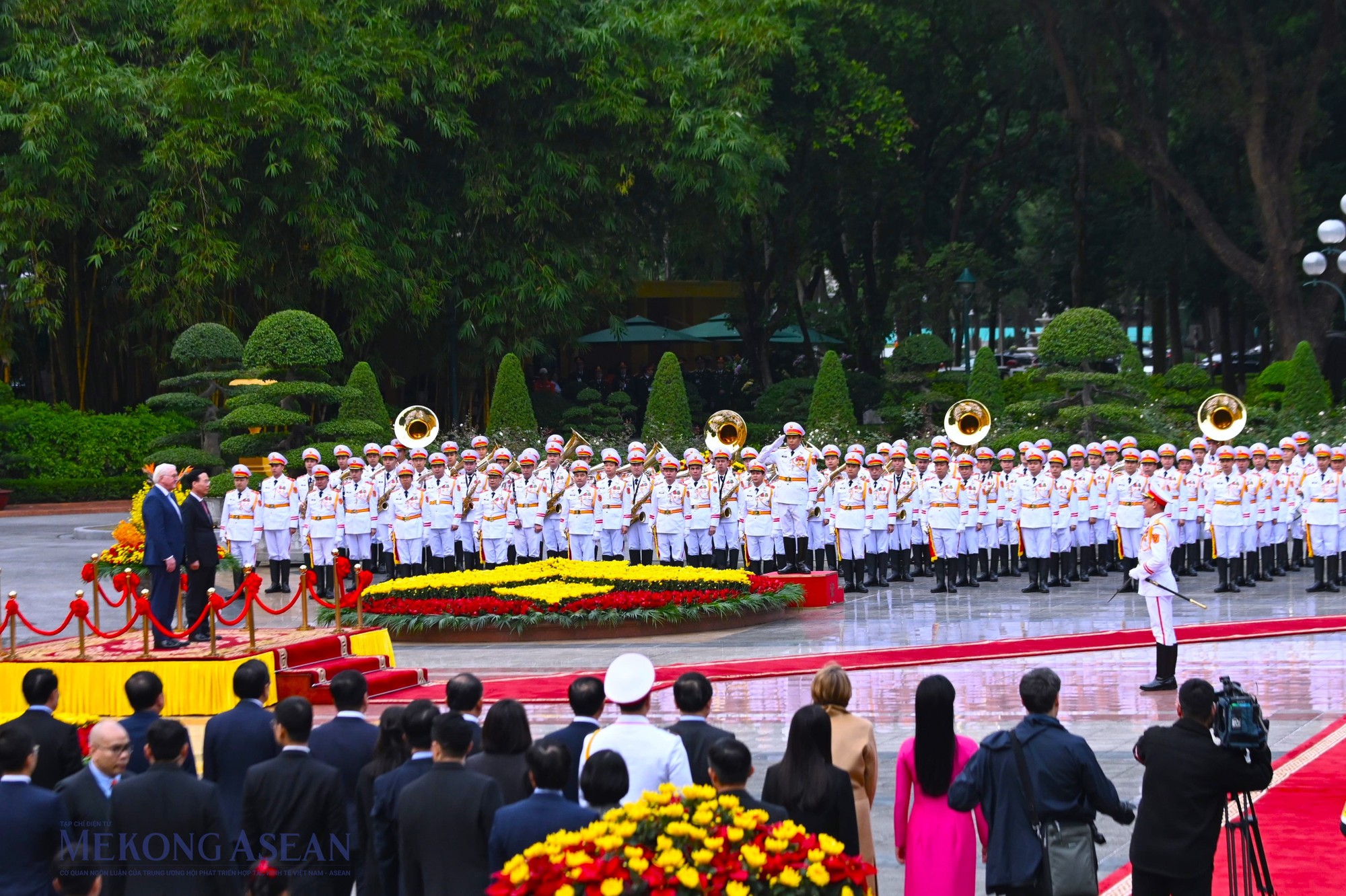 Toàn cảnh lễ đón Tổng thống Đức Frank-Walter Steinmeier. Ảnh: Đỗ Thảo Toàn cảnh lễ đón Tổng thống Đức Frank-Walter Steinmeier. Ảnh: Đỗ Thảo