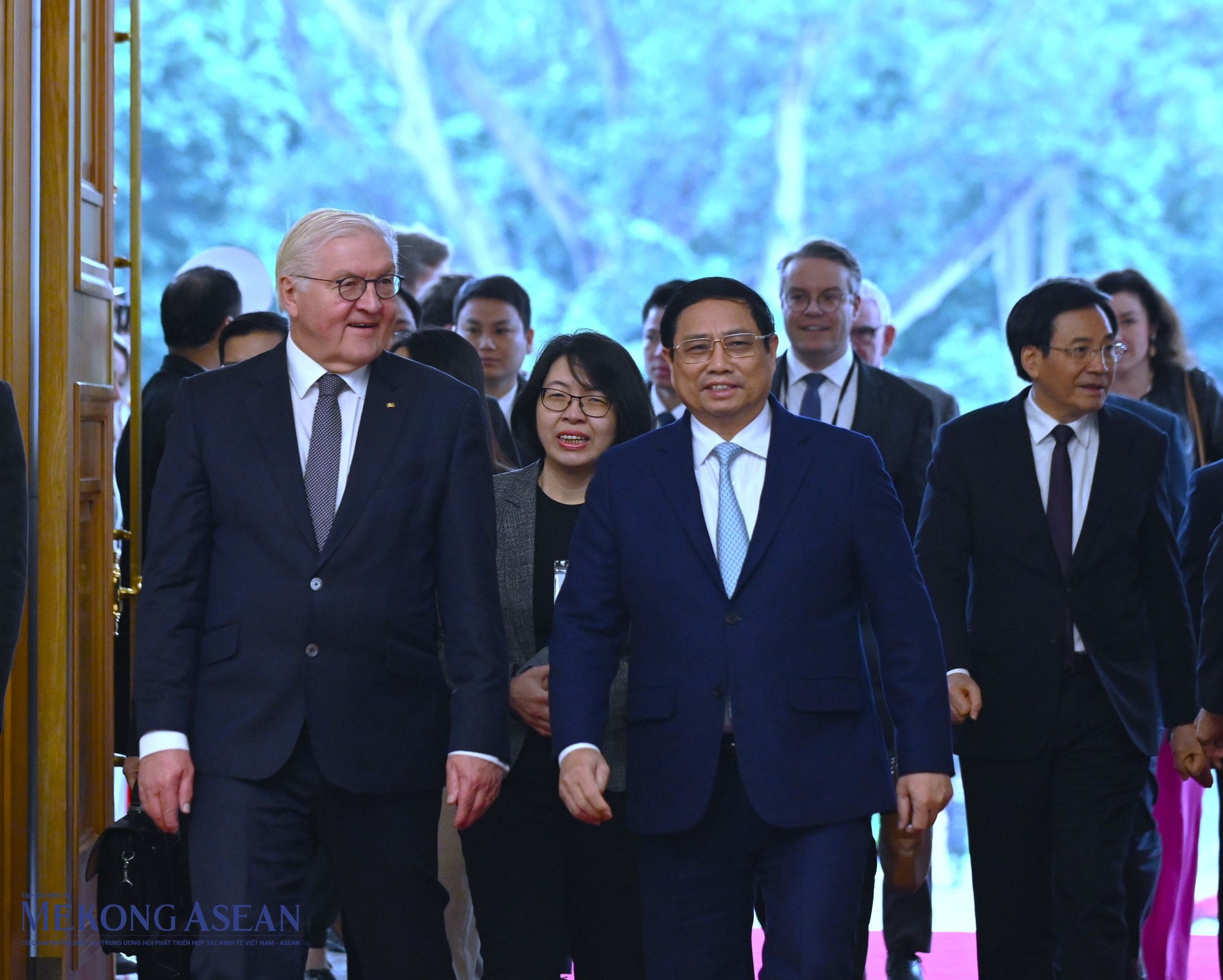Thủ tướng Phạm Minh Ch&iacute;nh đ&oacute;n Tổng thống Đức Frank-Walter Steinmeier. Ảnh: Đỗ Thảo