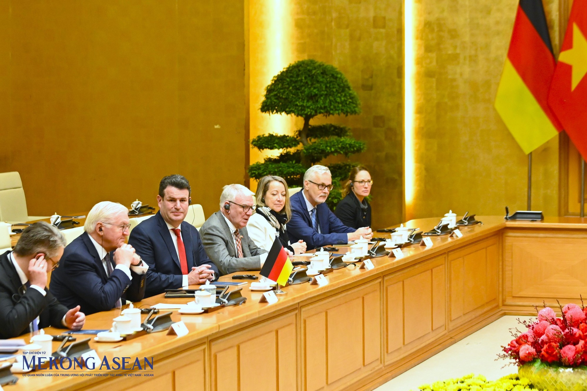 Tổng thống Đức v&agrave; c&aacute;c th&agrave;nh vi&ecirc;n tham dự buổi hội kiến Thủ tướng Phạm Minh Ch&iacute;nh. Ảnh: Đỗ Thảo