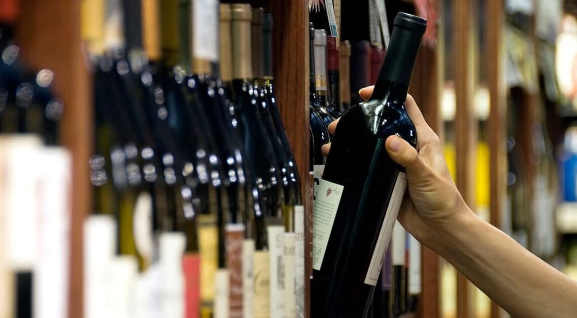 Saudi Arabia mở cửa hàng rượu đầu tiên sau 70 năm