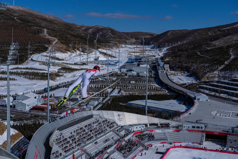 Trung t&acirc;m trượt tuyết quốc gia Trương Gia Khẩu cho Olympic m&ugrave;a đ&ocirc;ng 2022. Ảnh: Hiroko Masuike/The New York Times