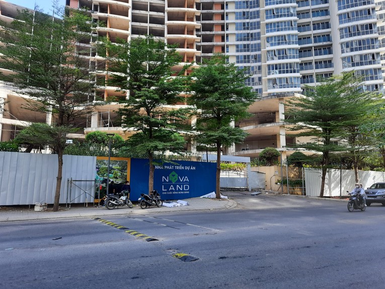 Khu đất dự &aacute;n Kenton Node đ&igrave;nh trệ hơn một thập kỷ, bắt đầu xuất hiện h&agrave;ng r&agrave;o mới, gắn liền với thương hiệu của Novaland.