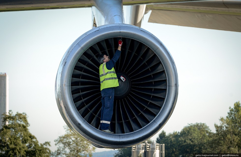 Động cơ của AN-225 c&oacute; chiều cao 3m, rộng 2,8m v&agrave; nặng 4 tấn. Ảnh: Antonov Airlines