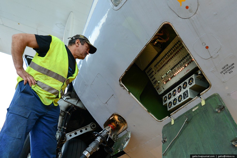 Việc nạp nhi&ecirc;n liệu cho AN-225 c&oacute; thể tốn từ nửa giờ tới 1 ng&agrave;y rưỡi t&ugrave;y v&agrave;o c&ocirc;ng suất chở h&agrave;ng. Ảnh: Antonov Airlines