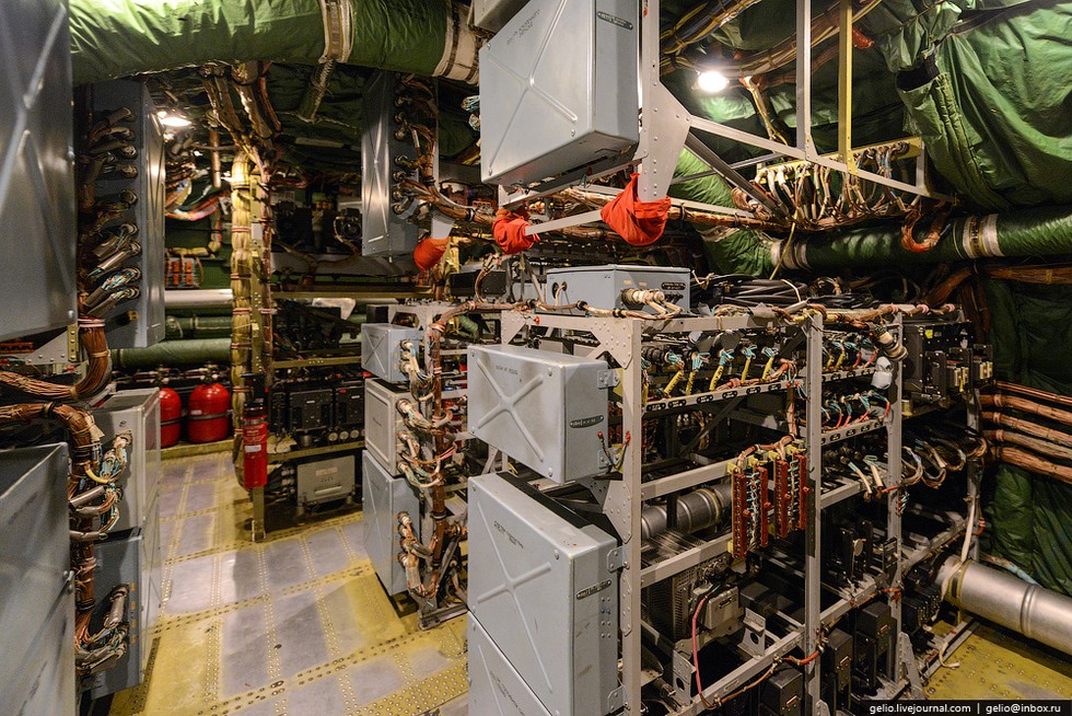 Khoang kĩ thuật của m&aacute;y bay. Ảnh: Antonov Airlines