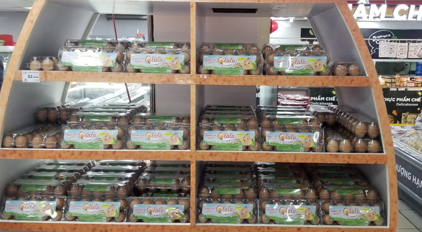 Trứng g&agrave; H&ograve;a Ph&aacute;t l&ecirc;n kệ Winmart với nh&atilde;n hiệu O&amp;amp;apos;lala.