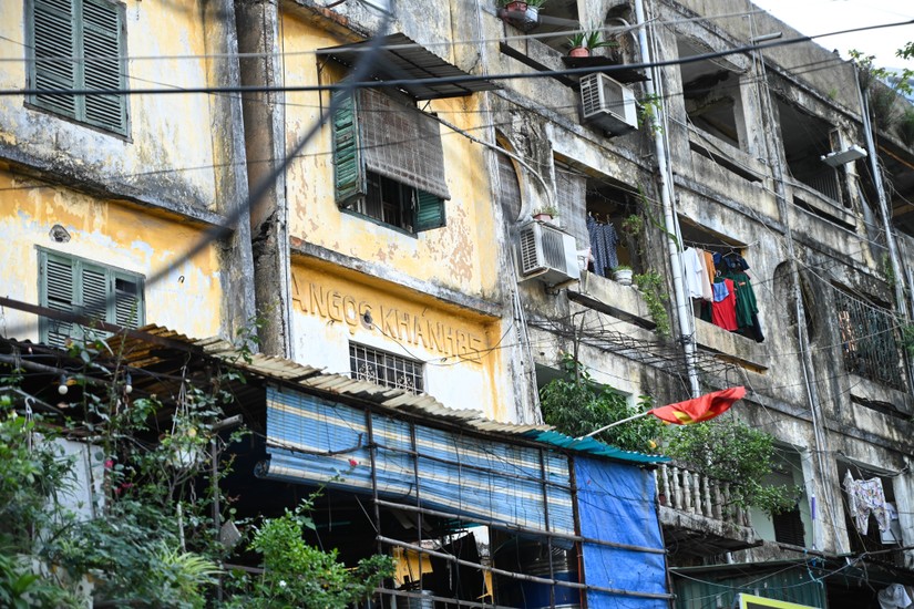 Chung cư cũ Ngọc Kh&aacute;nh, H&agrave; Nội. Ảnh: Qu&aacute;ch Sơn.