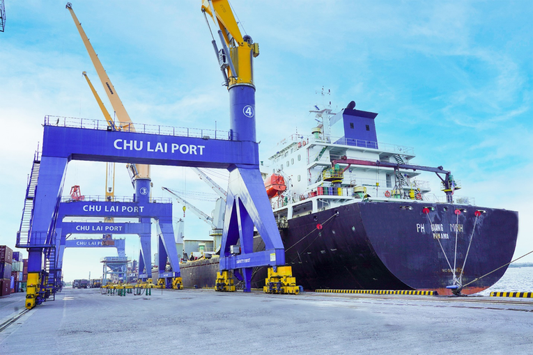 Cảng Chu Lai nhộn nhịp “mở hàng” đầu năm với những chuyến tàu lớn