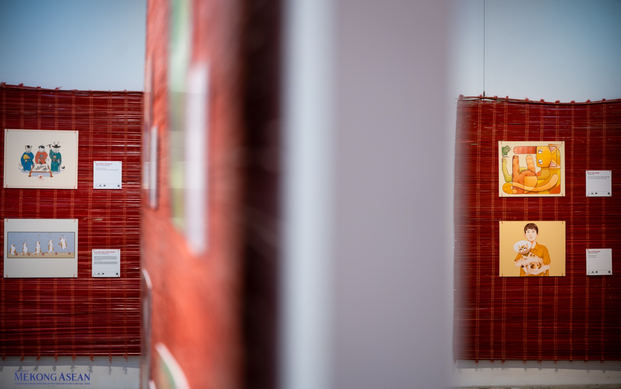 Với mong muốn truyền tải m&agrave;u sắc s&aacute;ng tạo độc đ&aacute;o v&agrave; nguồn năng lượng t&iacute;ch cực tới người tham dự, Triển l&atilde;m &ldquo;Vẽ Con M&egrave;o&rdquo; mang đến những t&aacute;c phẩm th&uacute; vị về họ nh&agrave; m&egrave;o. Qua con mắt của nh&oacute;m nghệ sĩ trẻ, nh&acirc;n vật ch&iacute;nh của năm được thể hiện dưới mu&ocirc;n h&igrave;nh vạn trạng v&agrave; mang nhiều sắc th&aacute;i ri&ecirc;ng biệt như m&egrave;o mướp, m&egrave;o đồ, m&egrave;o chơi Tết, m&egrave;o mực, m&egrave;o trong vườn,...