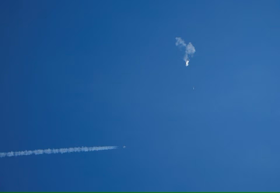 Mỹ c&ocirc;ng bố h&igrave;nh ảnh trục vớt khinh kh&iacute; cầu Trung Quốc tr&ecirc;n biển ảnh 5