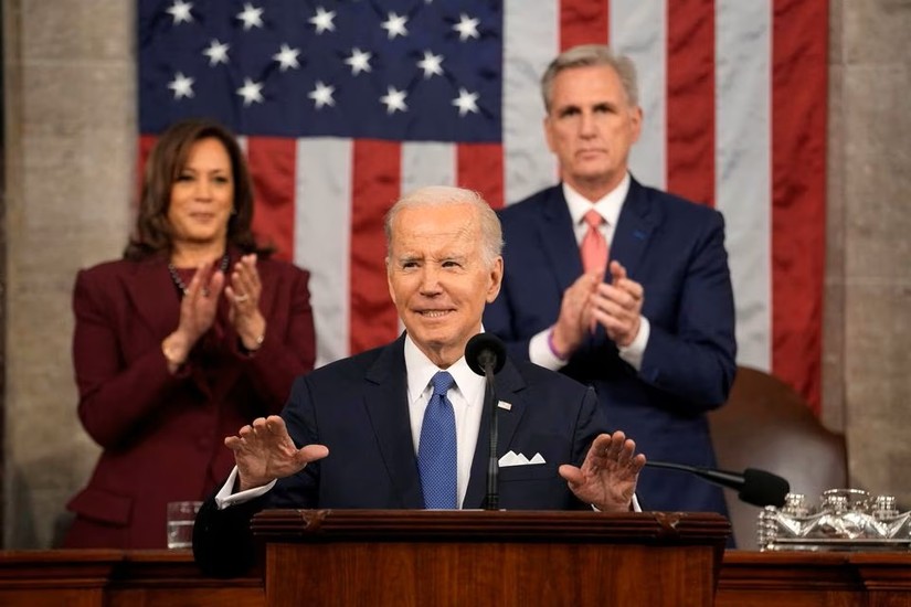 Tổng thống Mỹ Joe Biden c&oacute; b&agrave;i diễn văn Th&ocirc;ng điệp Li&ecirc;n bang d&agrave;i gần 1 tiếng 13 ph&uacute;t trước Quốc hội. Ảnh: Reuters