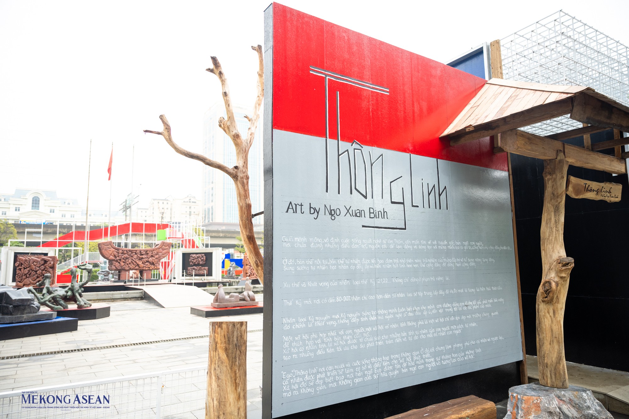 Nối tiếp th&agrave;nh c&ocirc;ng của triển l&atilde;m Ego - Người, họa sĩ Ng&ocirc; Xu&acirc;n B&iacute;nh tiếp tục gửi gắm đến người y&ecirc;u nghệ thuật triển l&atilde;m Th&ocirc;ng linh với sự h&ograve;a quyện của hội họa, đi&ecirc;u khắc v&agrave; &aacute;nh s&aacute;ng tại Bảo t&agrave;ng H&agrave; Nội.