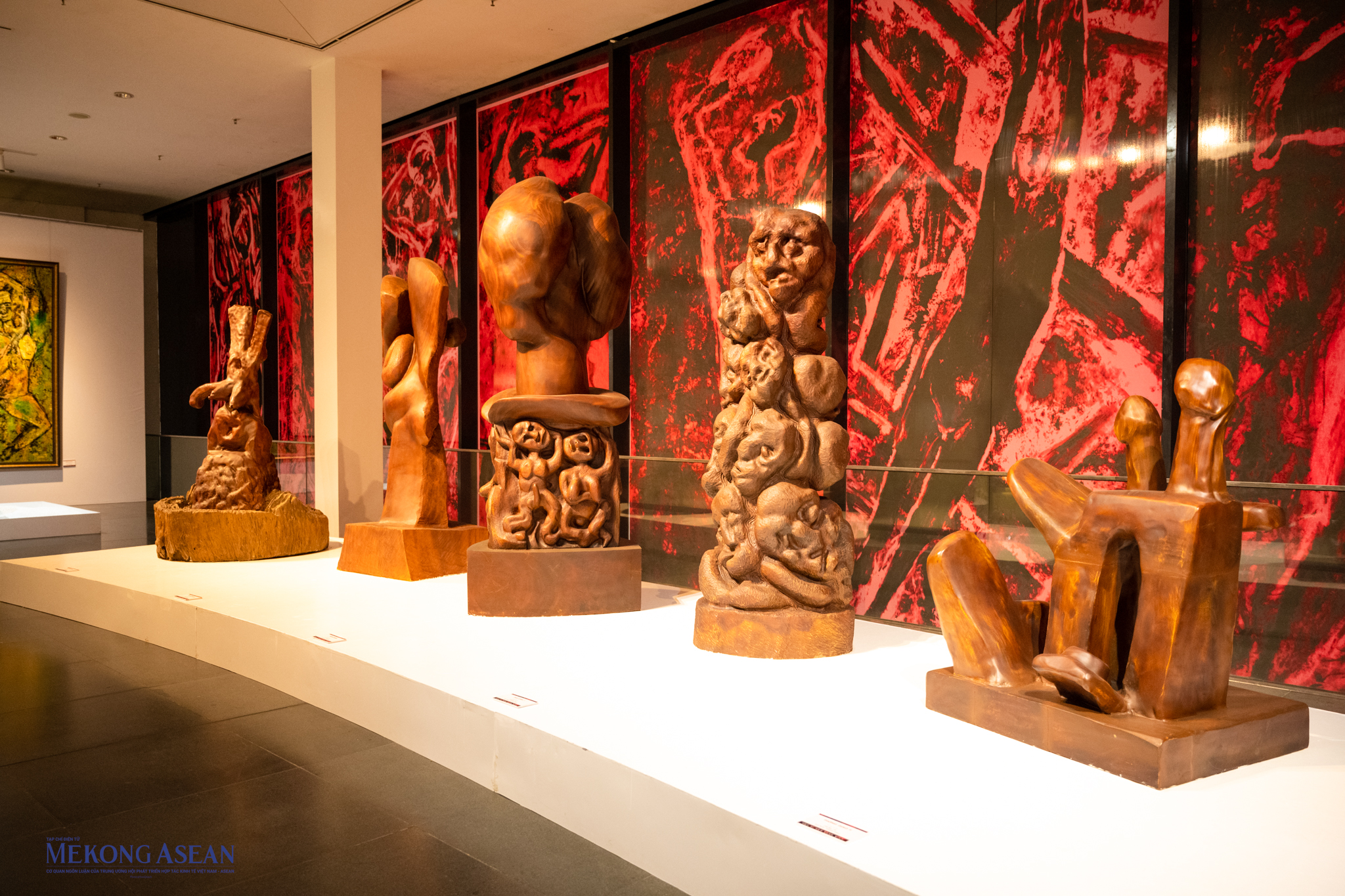 5 t&aacute;c phẩm bằng gỗ như đến từ tương lại của hoạ sĩ Ng&ocirc; Xu&acirc;n B&iacute;nh.