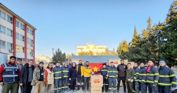 Đoàn cứu hộ Việt Nam trao tặng 2 tấn thiết bị y tế cho Thổ Nhĩ Kỳ