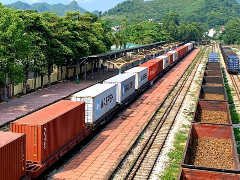 Đường sắt gi&uacute;p giảm &ugrave;n tắc xuất khẩu n&ocirc;ng sản sang Trung Quốc.
