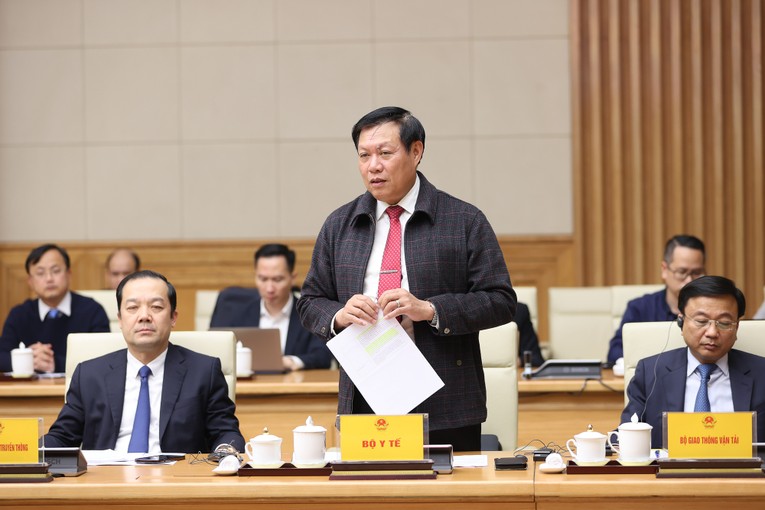 Thứ trưởng Bộ Y tế Đỗ Xu&acirc;n Tuy&ecirc;n cho biết c&aacute;c cơ quan đang tiếp tục ho&agrave;n thiện c&aacute;c hồ sơ để Ch&iacute;nh phủ tr&igrave;nh Quốc hội dự &aacute;n sửa đổi Luật Bảo hiểm y tế trong năm 2023 v&agrave; dự &aacute;n sửa đổi Luật Dược v&agrave;o th&aacute;ng 5/2024. Ảnh: VGP