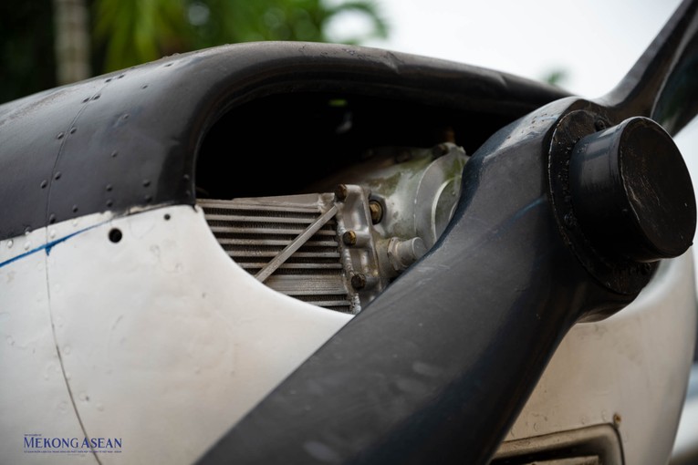 Kh&acirc;u kh&oacute; nhất trong qu&aacute; tr&igrave;nh thiết kế v&agrave; chế tạo l&agrave; việc gia c&ocirc;ng, chế tạo c&aacute;c chi tiết của m&aacute;y bay. Trong điều kiện thiếu m&aacute;y m&oacute;c, việc gia c&ocirc;ng chủ yếu l&agrave; thủ c&ocirc;ng, c&aacute;c kỹ sư thiết kế v&agrave; kỹ sư c&ocirc;ng nghệ Việt Nam phải phối hợp thật chặt chẽ để c&aacute;c chi tiết thiết kế c&oacute; thể gia c&ocirc;ng được, đặc biệt trong bối cảnh nguy&ecirc;n vật liệu khan hiếm.