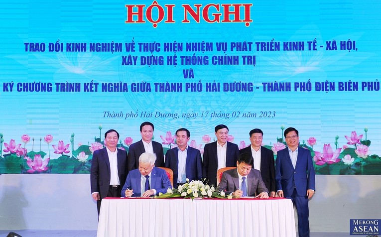 L&atilde;nh đạo hai tỉnh chứng kiến lễ k&yacute; kết hợp t&aacute;c giữa hai th&agrave;nh phố Hải Dương - Điện Bi&ecirc;n Phủ.