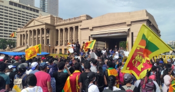 Người dân Sri Lanka vật lộn với giá điện tăng 66%