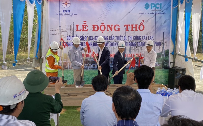 Ban Quản l&yacute; dự &aacute;n Điện 2 phối hợp với c&aacute;c đơn vị li&ecirc;n quan triển khai thi c&ocirc;ng g&oacute;i thầu số 39 (XL-07) Dự &aacute;n Nh&agrave; m&aacute;y Thủy điện Ialy mở rộng. Nguồn: EVN.