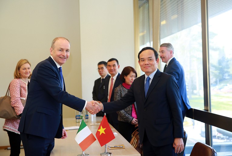 Ph&oacute; Thủ tướng Trần Lưu Quang v&agrave; Ph&oacute; Thủ tướng, Bộ trưởng Ngoại giao v&agrave; Quốc ph&ograve;ng Cộng h&ograve;a Ireland Mich&eacute;al Martin. Ảnh: VGP