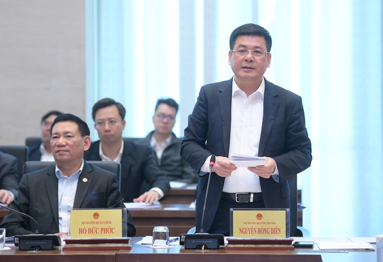 Bộ trưởng Công Thương: Cần tối thiểu 4.100 tỷ đồng/năm để mua xăng dầu dự trữ