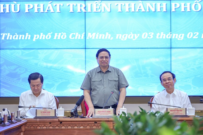 Thủ tướng Phạm Minh Ch&iacute;nh đ&atilde; chủ tr&igrave; Hội nghị lần thứ hai của Ban Chỉ đạo triển khai Nghị quyết 98/2023/QH15 của Quốc hội về th&iacute; điểm một số cơ chế, ch&iacute;nh s&aacute;ch đặc th&ugrave; ph&aacute;t triển TP HCM. Ảnh: VGP