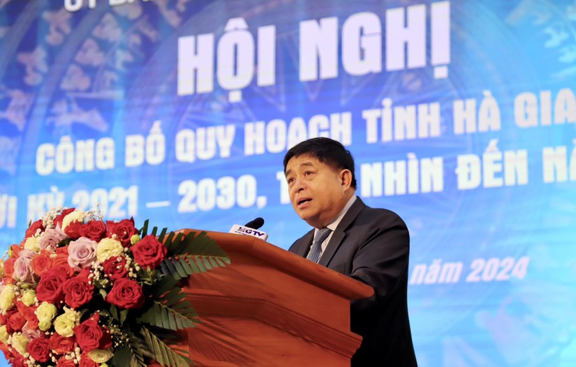 Bộ trưởng Bộ Kế hoạch v&agrave; Đầu tư Nguyễn Ch&iacute; Dũng ph&aacute;t biểu tại Hội nghị c&ocirc;ng bố quyết định Quy hoạch tỉnh thời kỳ 2021-2030, tầm nh&igrave;n đến năm 2050. Ảnh: MPI