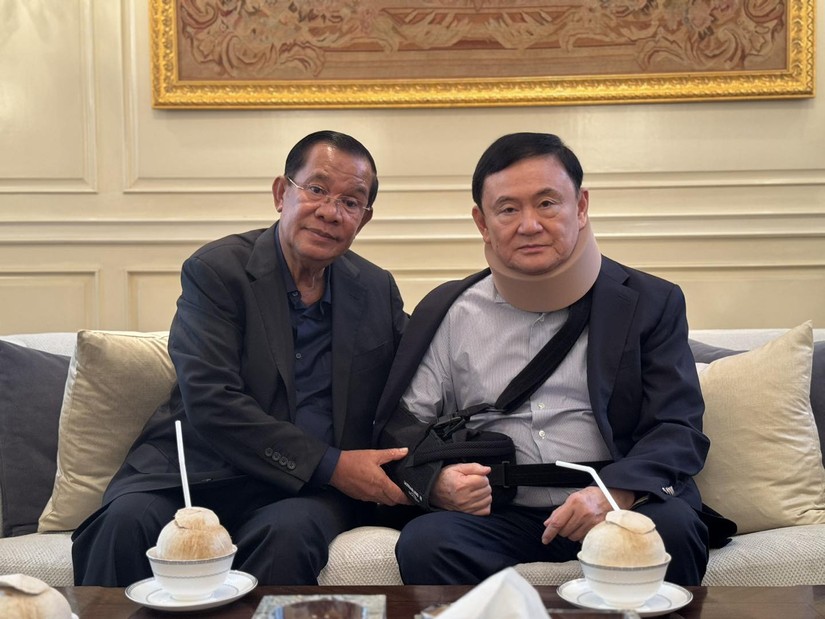 Cựu Thủ tướng Campuchia Hun Sen c&ugrave;ng cựu Thủ tướng Th&aacute;i Lan Thaksin Shinawatra tại Bangkok, Th&aacute;i Lan ng&agrave;y 21/2/2024. Ảnh: Samdech Hun Sen of Cambodia