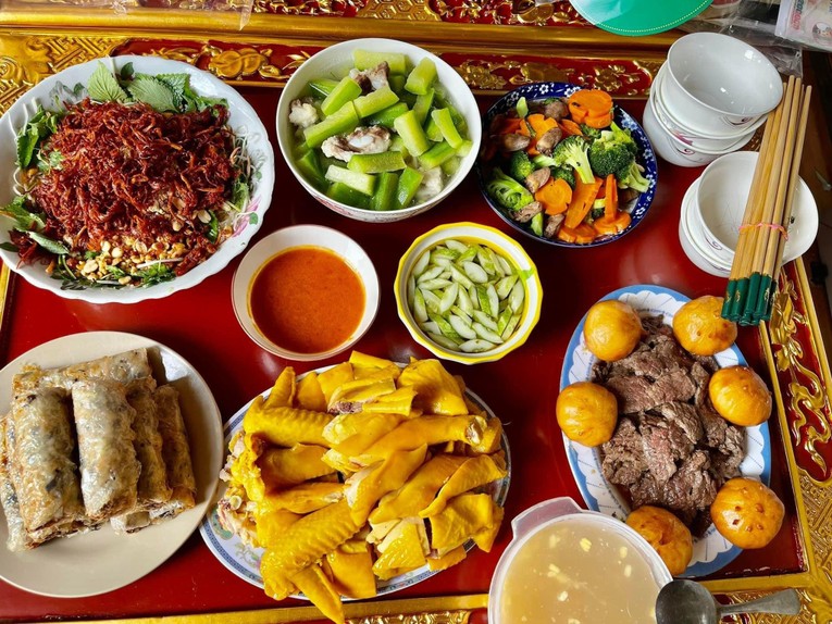 Thị trường Rằm tháng Giêng: Nguồn cung dồi dào, giá cả ổn định