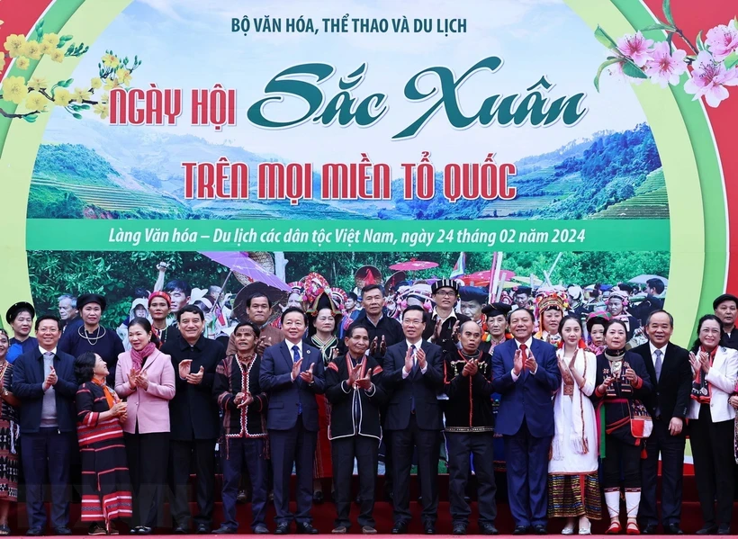 Chủ tịch nước V&otilde; Văn Thưởng dự Ng&agrave;y hội sắc Xu&acirc;n tr&ecirc;n mọi miền Tổ quốc. Ảnh: TTXVN