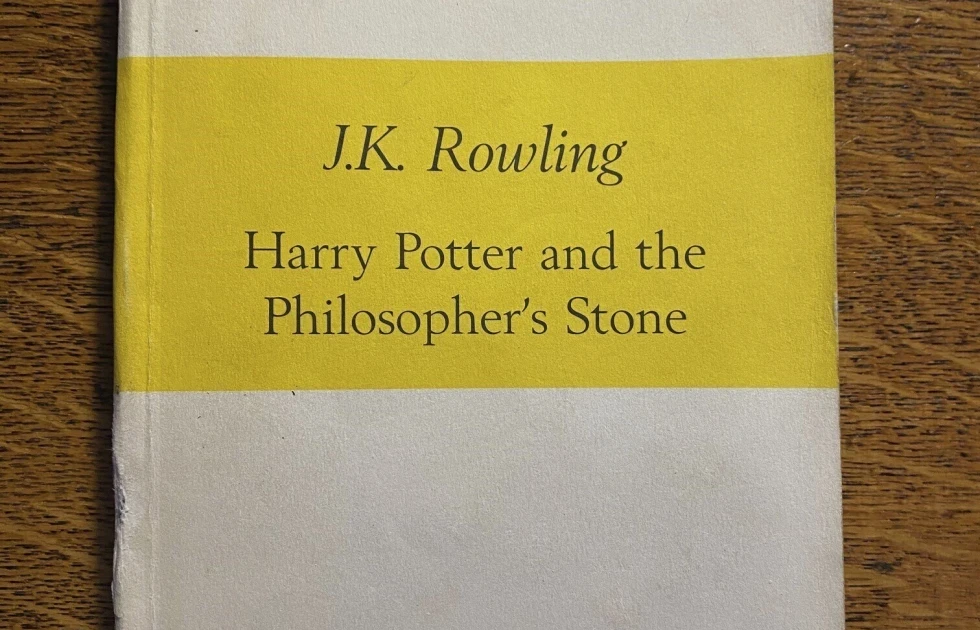 Bản in thử cuốn Harry Potter được bán với giá 13.900 USD