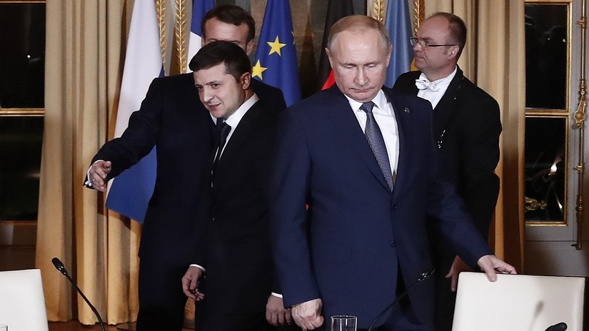 Tổng thống Ukraine Volodymyr Zelensky v&agrave; Tổng thống Nga Vladimir Putin sẽ gặp nhau khi thỏa thuận hai b&ecirc;n được k&yacute; kết. Ảnh: AP