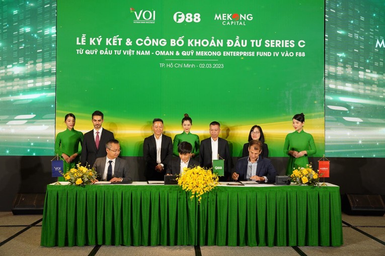 Lễ k&yacute; kết v&agrave; c&ocirc;ng bố khoản đầu tư từ hai quỹ v&agrave;o F88.