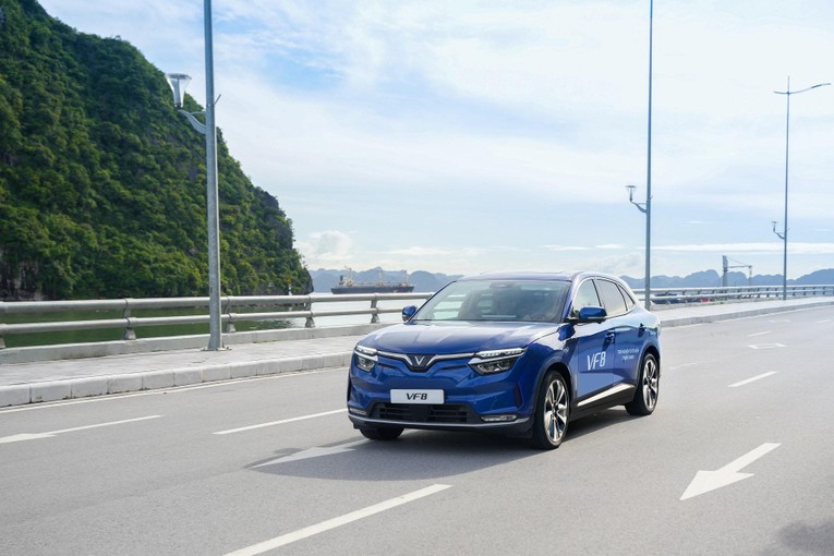 Chủ tịch Vingroup lập công ty cho thuê xe máy và taxi điện Vinfast