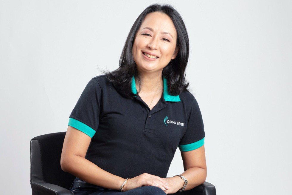 B&agrave; Maria Grace Y. Uy từng giữ nhiều chức vụ quan trọng trước khi s&aacute;ng lập Converge. Ảnh: Converge