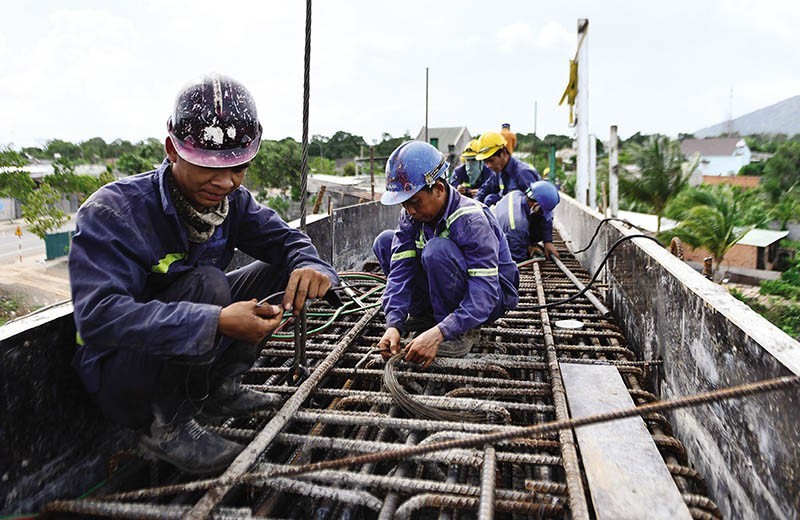 Thủ tướng Ch&iacute;nh phủ đ&ocirc;n đốc việc ph&acirc;n bổ chi tiết kế hoạch đầu tư c&ocirc;ng năm 2023