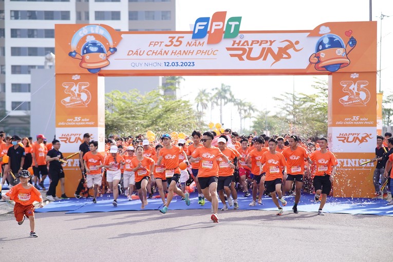 2.500 người cũng đ&atilde; tham gia giải chạy &ldquo;FPT Happy Run 2023&rdquo; tại TP Quy Nhơn.