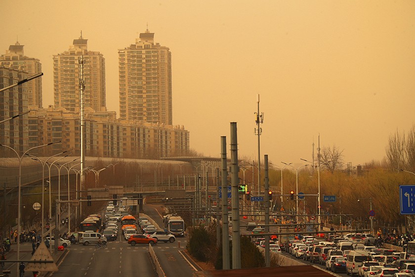 C&aacute;t khiến chất lượng kh&ocirc;ng kh&iacute; v&agrave; tầm nh&igrave;n tại quận Xương B&igrave;nh, thủ đ&ocirc; Bắc Kinh suy giảm. Ảnh: VCG