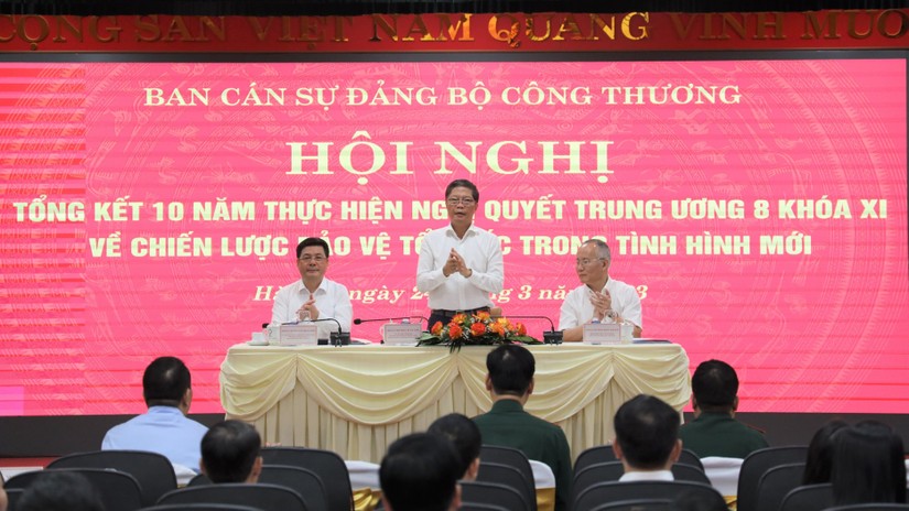 Hội nghị tổng kết 10 năm thực hiện Nghị quyết Trung ương 8 kh&oacute;a XI về Chiến lược bảo vệ tổ quốc trong t&igrave;nh h&igrave;nh mới do Bộ C&ocirc;ng Thương tổ chức.
