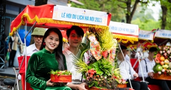 Tái hiện lễ cưới những năm 1980-1990 trên đường phố Hà Nội