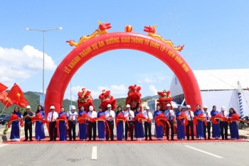 Khánh Hòa thông xe tuyến đường ven biển kết nối khu kinh tế Vân Phong
