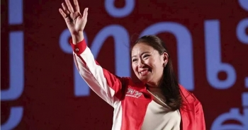 Con gái ông Thaksin đi vận động tranh cử khi mang bầu tháng thứ 8