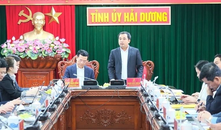 B&iacute; thư Tỉnh ủy Hải Dương Trần Đức Thắng ph&aacute;t biểu tại buổi l&agrave;m việc.