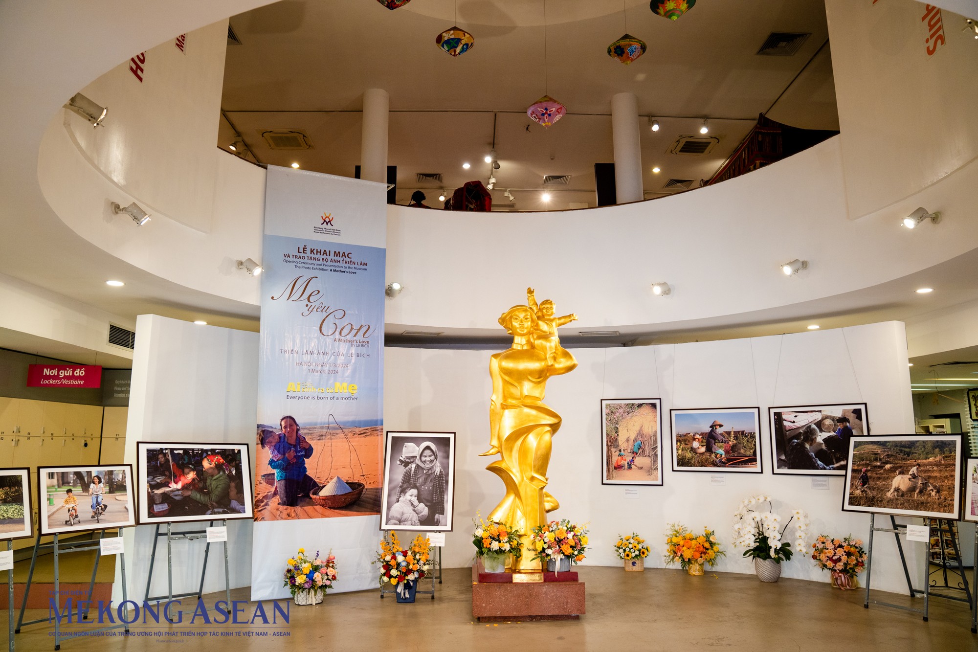 Nhiếp ảnh gia L&ecirc; B&iacute;ch, sinh năm 1972, t&ecirc;n đầy đủ l&agrave; L&ecirc; Ngọc B&iacute;ch, sinh sống v&agrave; l&agrave;m việc tại H&agrave; Nội. Anh bắt đầu sự nghiệp chụp ảnh của m&igrave;nh v&agrave;o năm 2005. C&ocirc;ng ch&uacute;ng đều biết đến anh l&agrave; một nh&agrave; nhiếp ảnh gắn b&oacute; với l&agrave;ng Việt v&agrave; c&aacute;c nghề thủ c&ocirc;ng truyền thống.