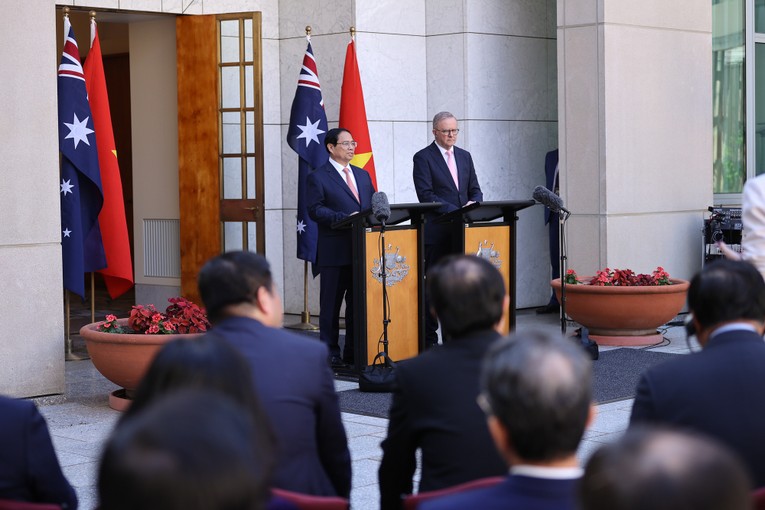 Thủ tướng Phạm Minh Ch&iacute;nh v&agrave; Thủ tướng Australia Anthony Albanese. Ảnh: VGP
