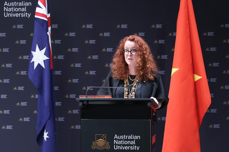 Ph&oacute; Gi&aacute;m đốc Đại học Quốc gia Australia ph&aacute;t biểu. Ảnh: VGP