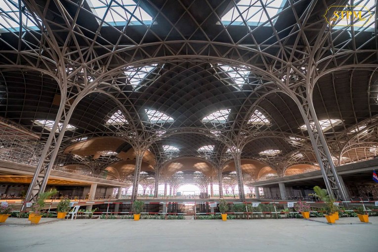 C&ocirc;ng tr&igrave;nh x&acirc;y dựng S&acirc;n bay Quốc tế Techo. Ảnh: Phnom Penh Post